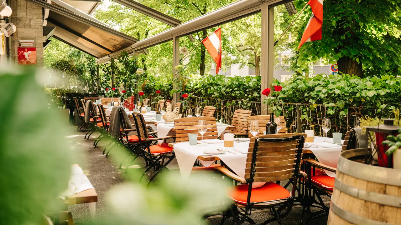 Hanse stube ресторан в кёльне. Пианино в ресторане. Кельн рестораны. Рестораны в кельне. Кельн рестораны.