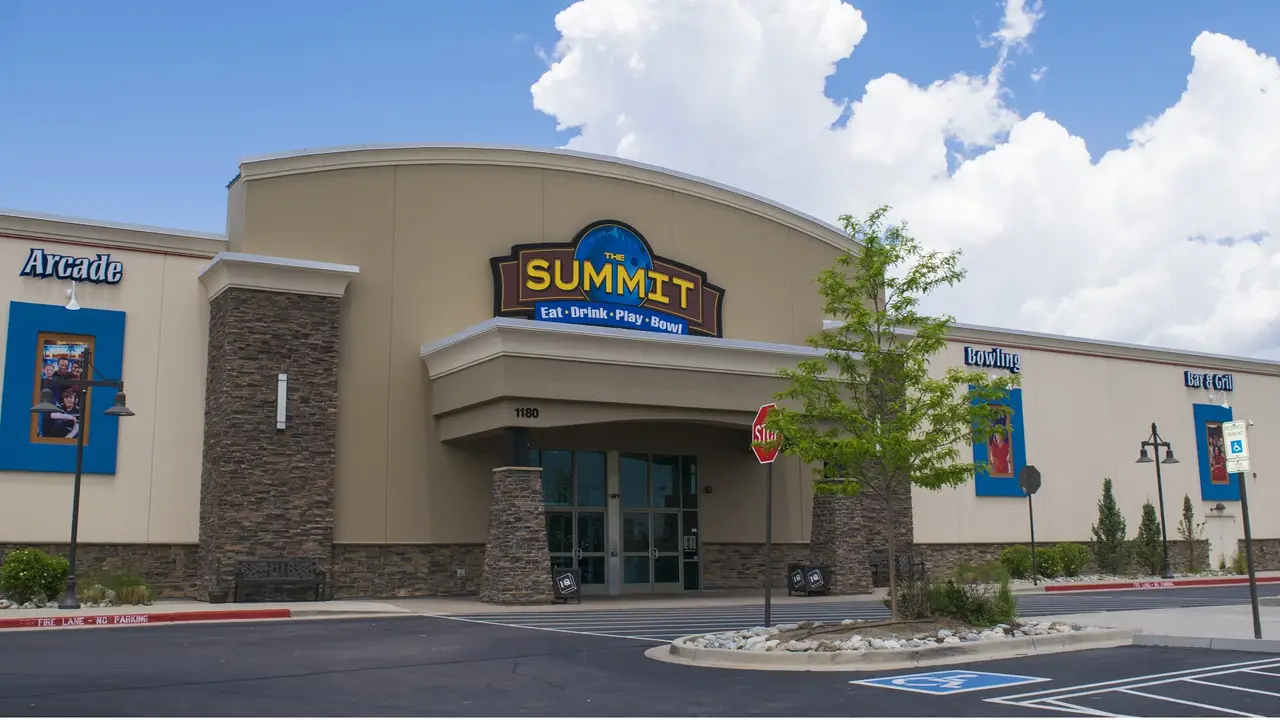 Restaurante Crossroads Tavern and Grill at Main Event Colorado Springs