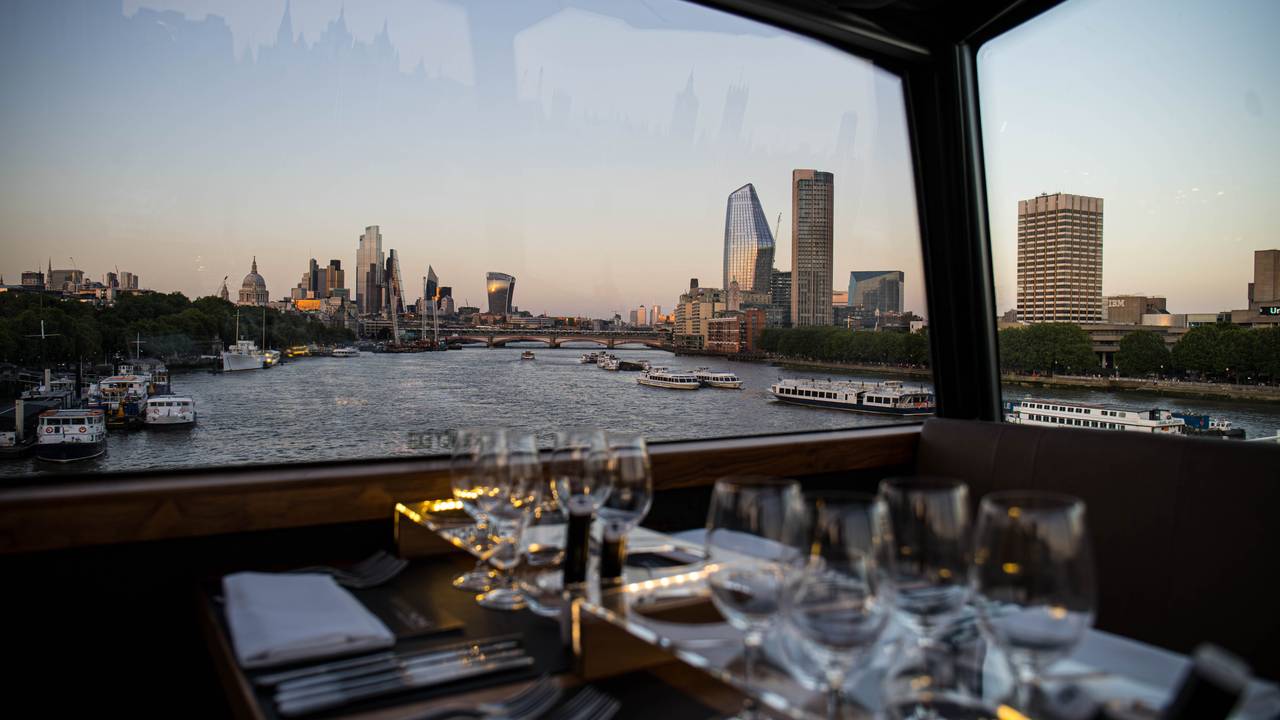 Luxury Course Bus Dining Experience Through London, 42% OFF