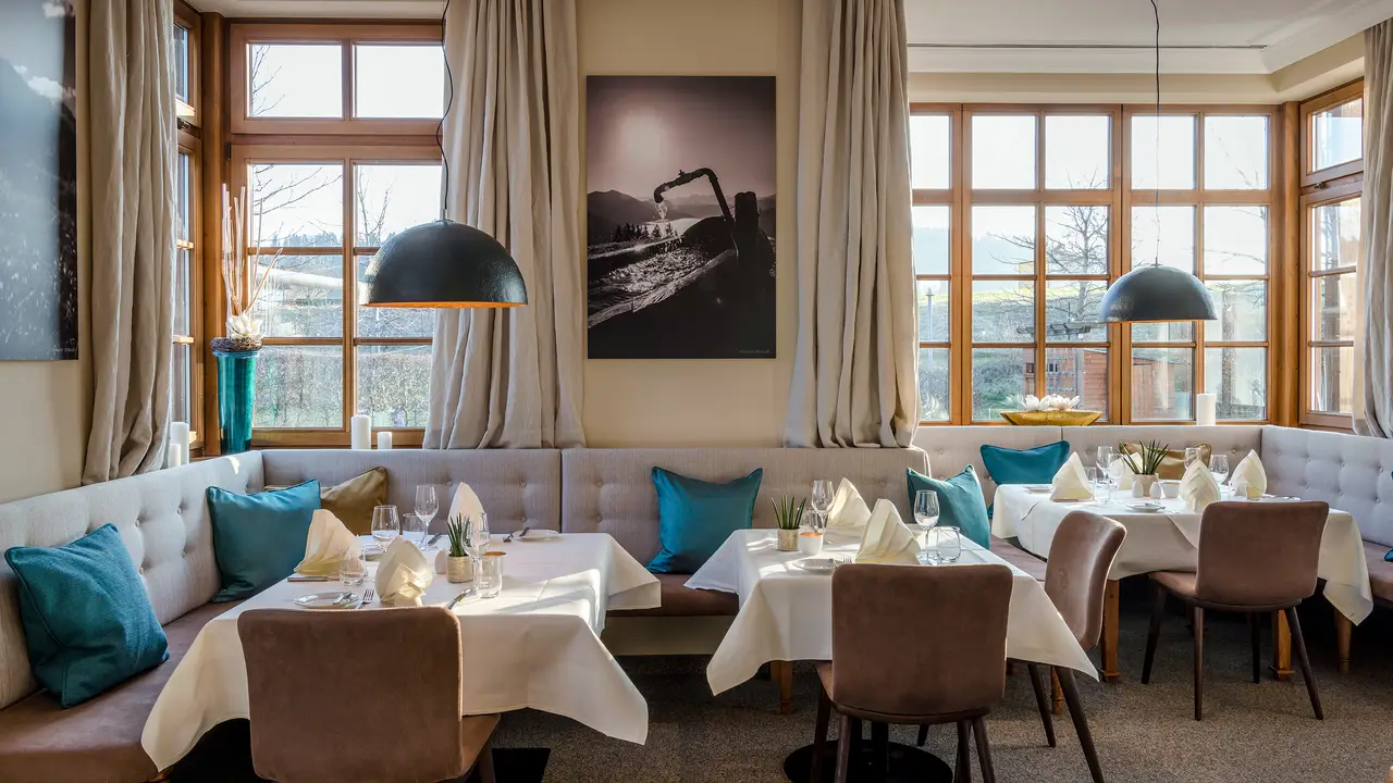 Restaurant im modernen alpenländischen Stil. - Landhaus Tanner, Waging am See, BY