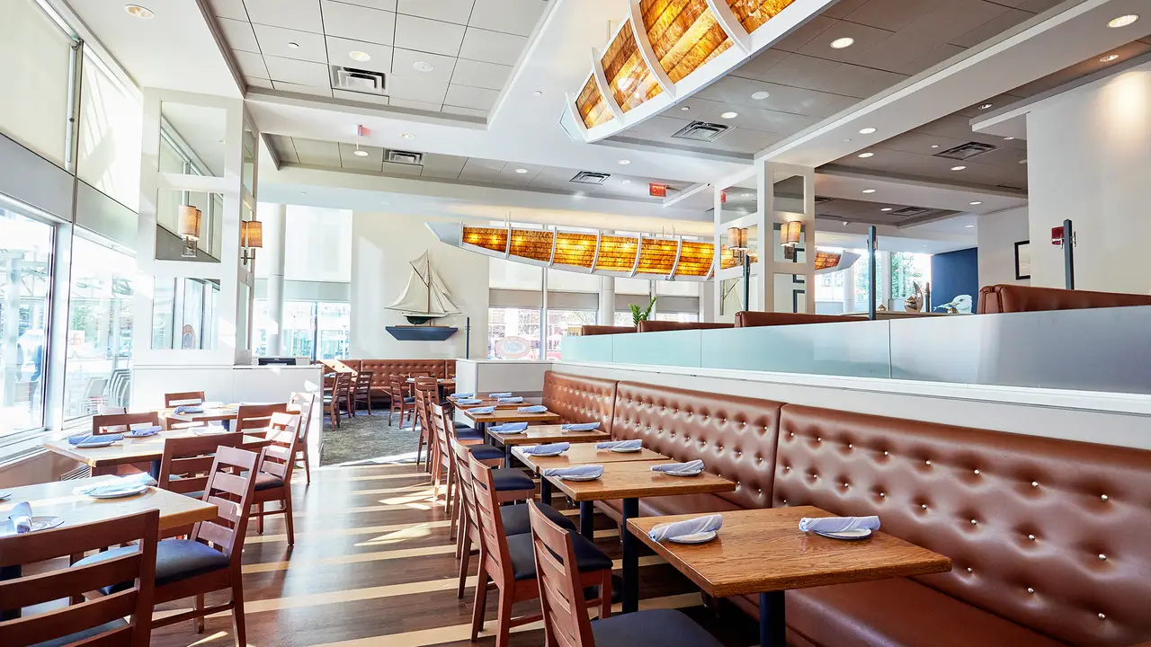 Legal Sea Foods Kendall Square Restaurant Cambridge, MA Book on