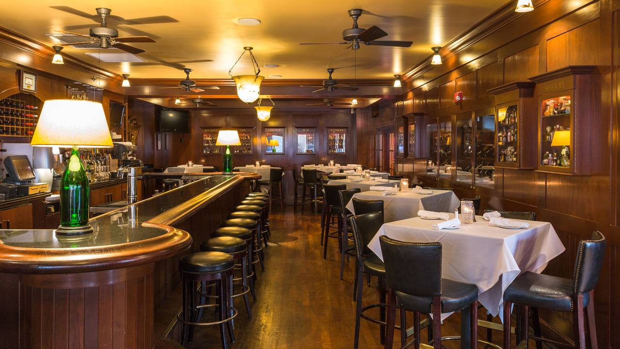 10 Restaurants Near Hotel Monteleone Opentable Ie Brennan S Steakhouse
