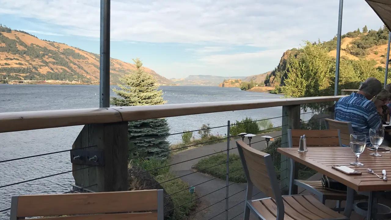 Best Food Hood River: A Culinary Adventure in the Heart of Oregon