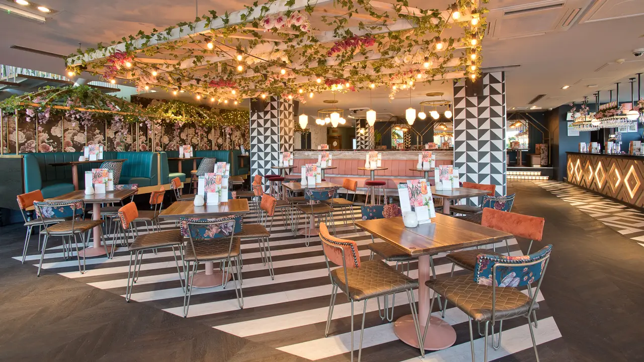 Slug and Lettuce Hub Milton Keynes Restaurant - Milton Keynes