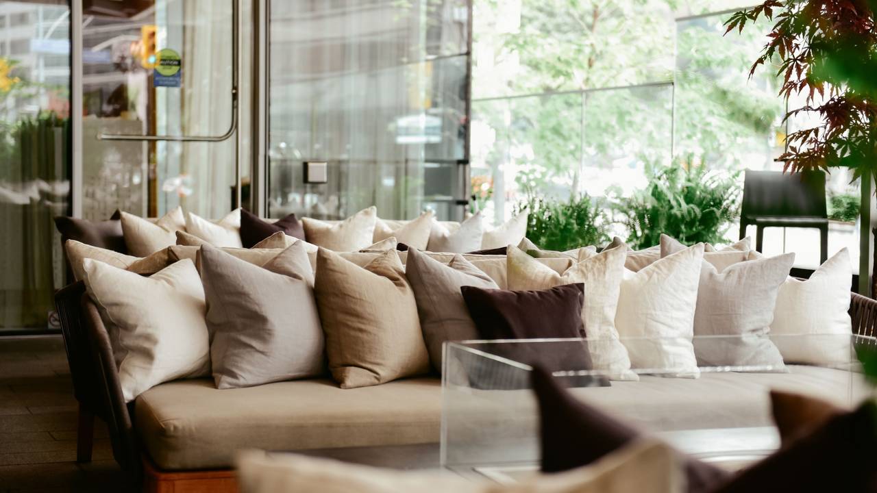 Restaurante Lobby Lounge At Shangri La Hotel Toronto Toronto On Opentable