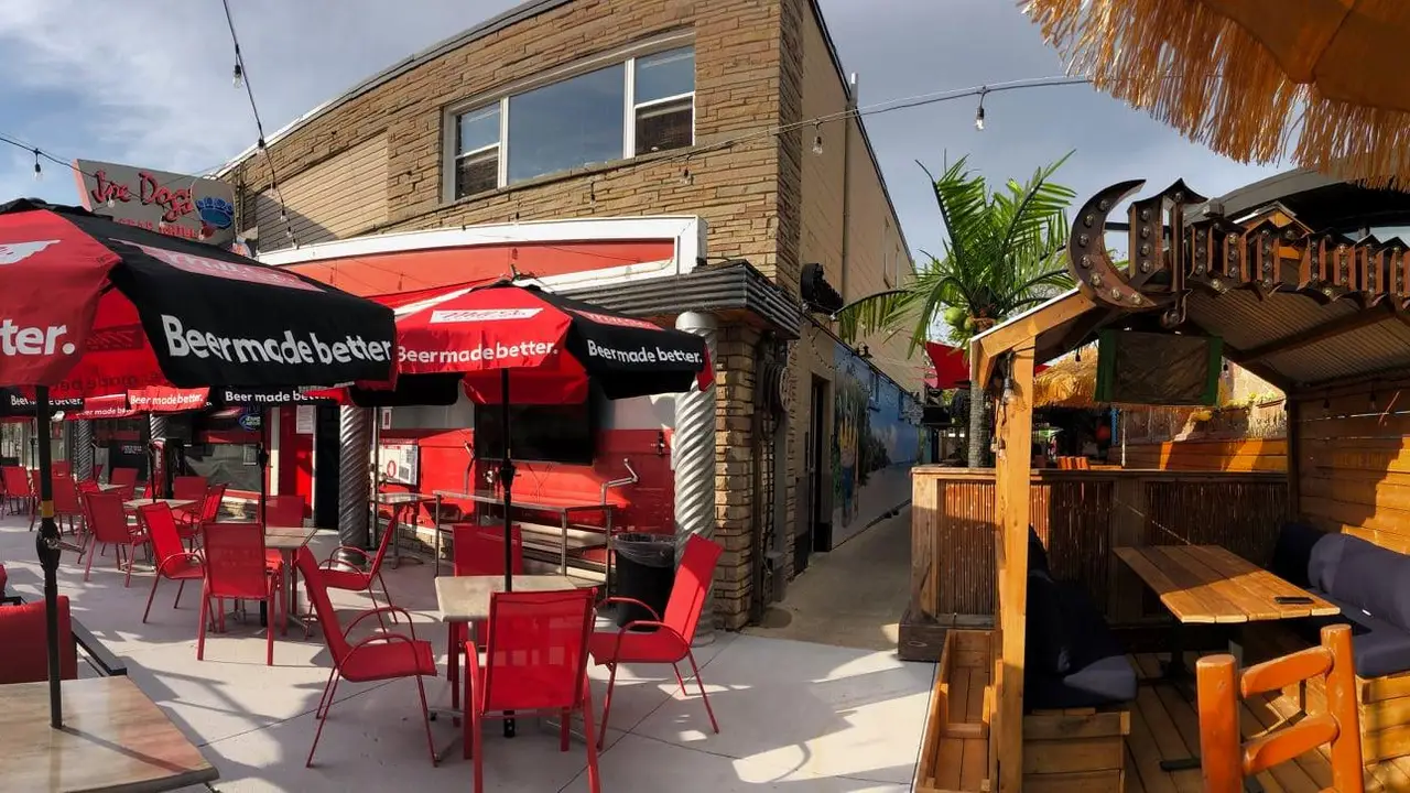 Restaurante Joe Dog's Gasbar Grill + Corona Patio Burlington, , ON