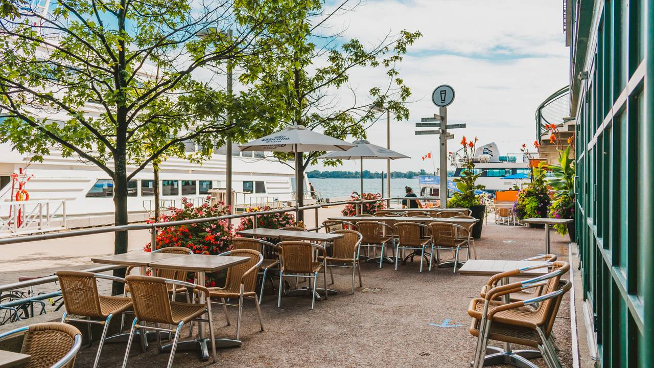 port huron restaurants with outdoor seating