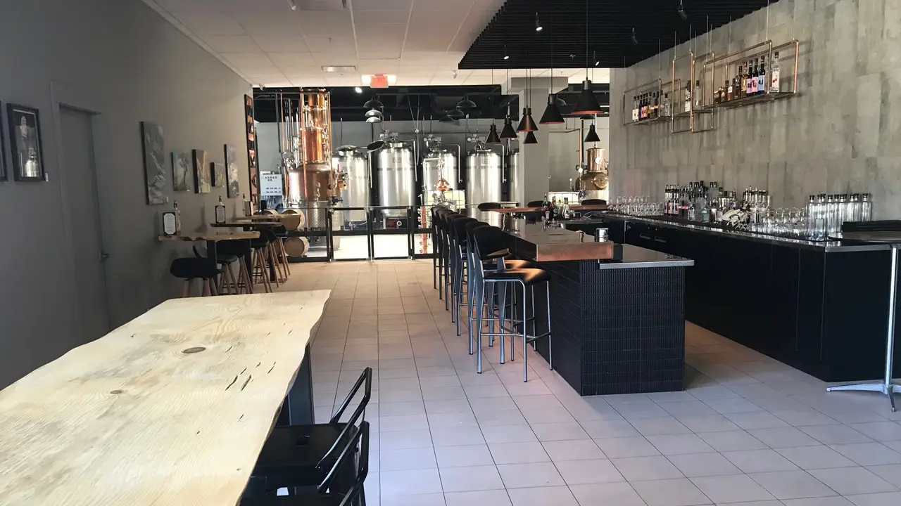 Shakers Lounge at Urban Distilleries & Winery Restaurant Westbank, BC