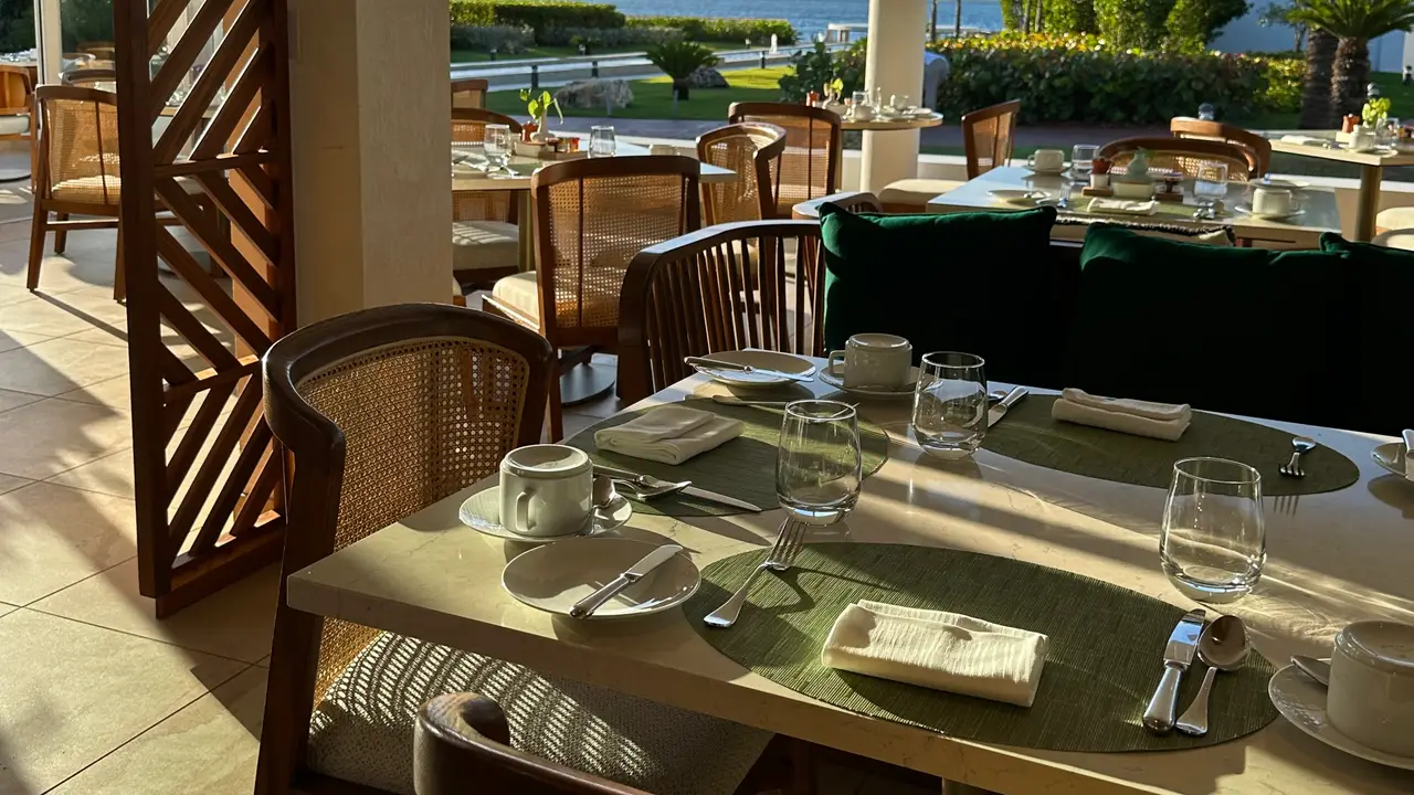 Leisurely breakfast &amp; family-style suppers - Chef's Table - Aurora Anguilla Resort, Rendezvous Bay, Anguilla