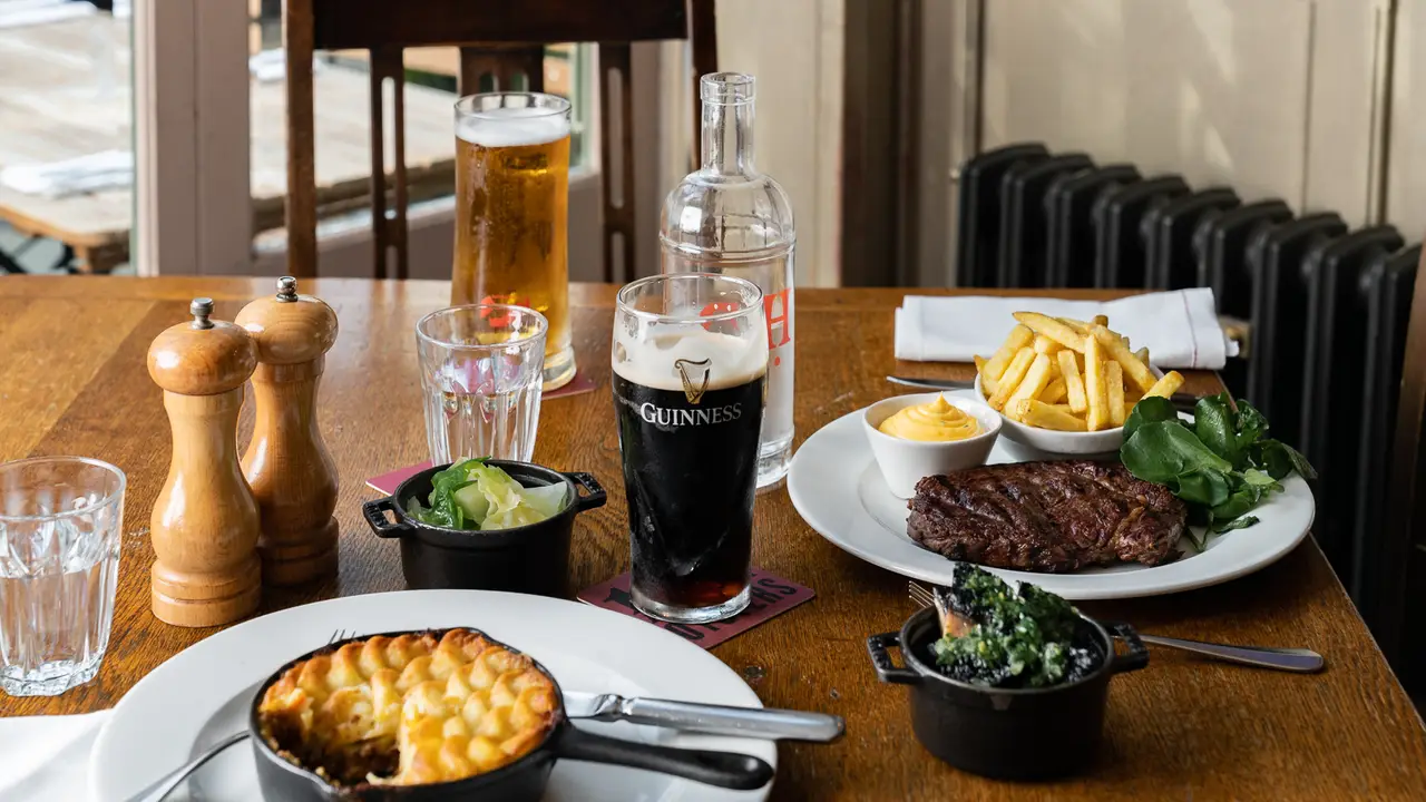 The Thomas Cubitt Pub Belgravia Restaurant - London | OpenTable