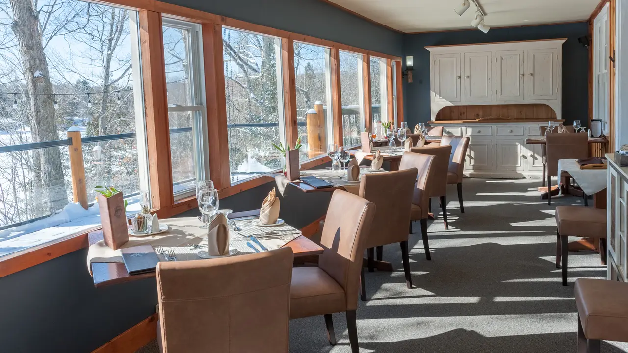 Lakeview Diningroom - Heather Lodge, Minden, ON