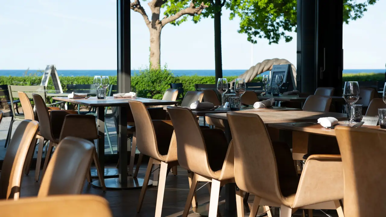 Detailverliebt mit direktem Blick auf das Meer - meerbar | restaurant & bar, Binz, MV