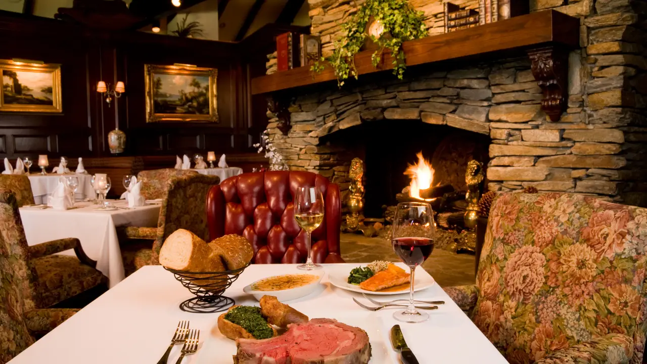 Yorkshire Room at the Summit House Restaurant Yorkshire Room at the Summit House Restaurant - Summit House - Fullerton, Fullerton, CA