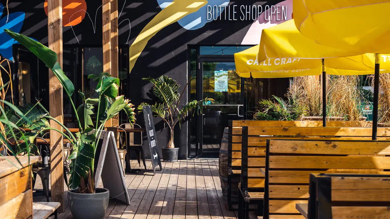Outdoor dog friendly patio Outdoor dog friendly patio - Mascot Brewery - Etobicoke, ETOBICOKE, ON