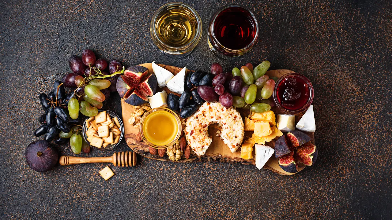 Wine &amp; Whiskey Bar Social w/ Charcuterie Board - Claywood, Hendersonville, NC