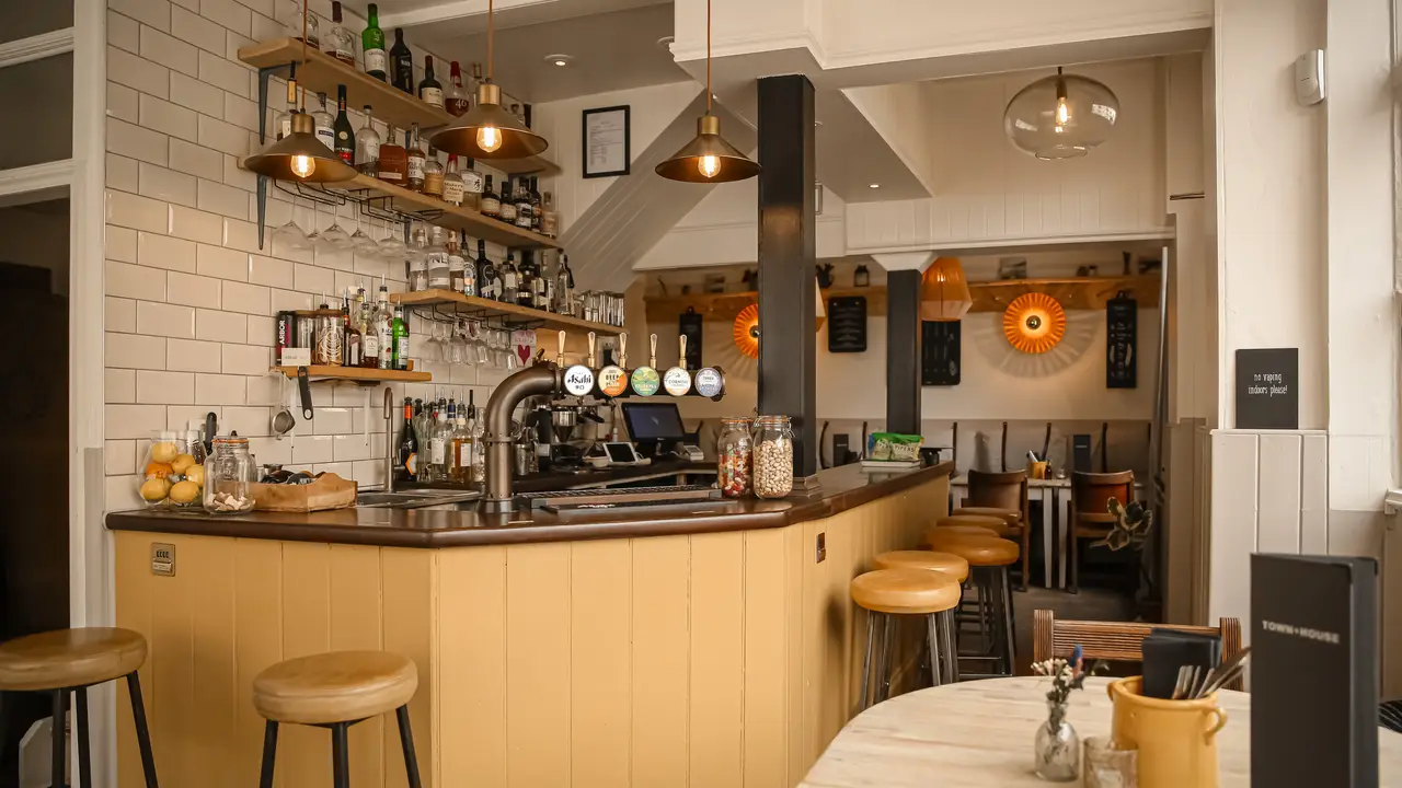 A friendly independent historic pub on the corner  - Town + House, Bath, Somerset