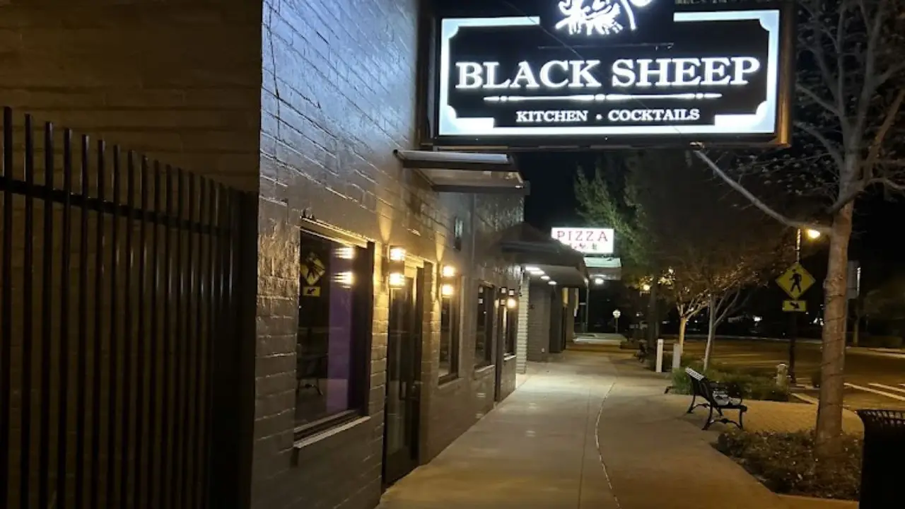Black Sheep Kitchen & Cocktails, Riverbank, CA