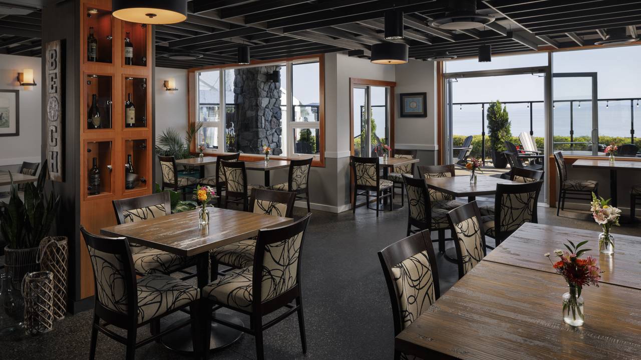 The Beach Club Resort Restaurant & Lounge - Parksville, BC