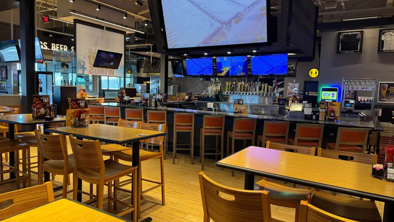 Buffalo Wild Wings Cape Girardeau Restaurant Cape Girardeau, MO