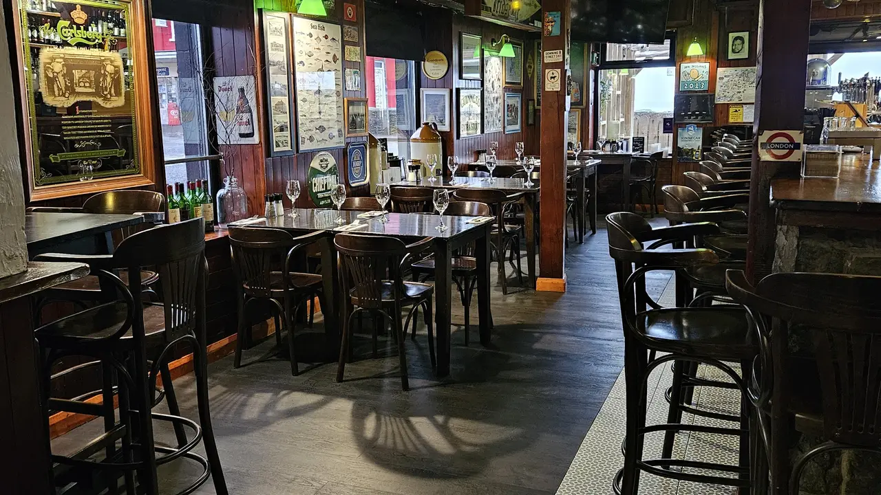 Cosy Gastropub - Maddens Bridge Bar & Restaurant, Bundoran, County Donegal
