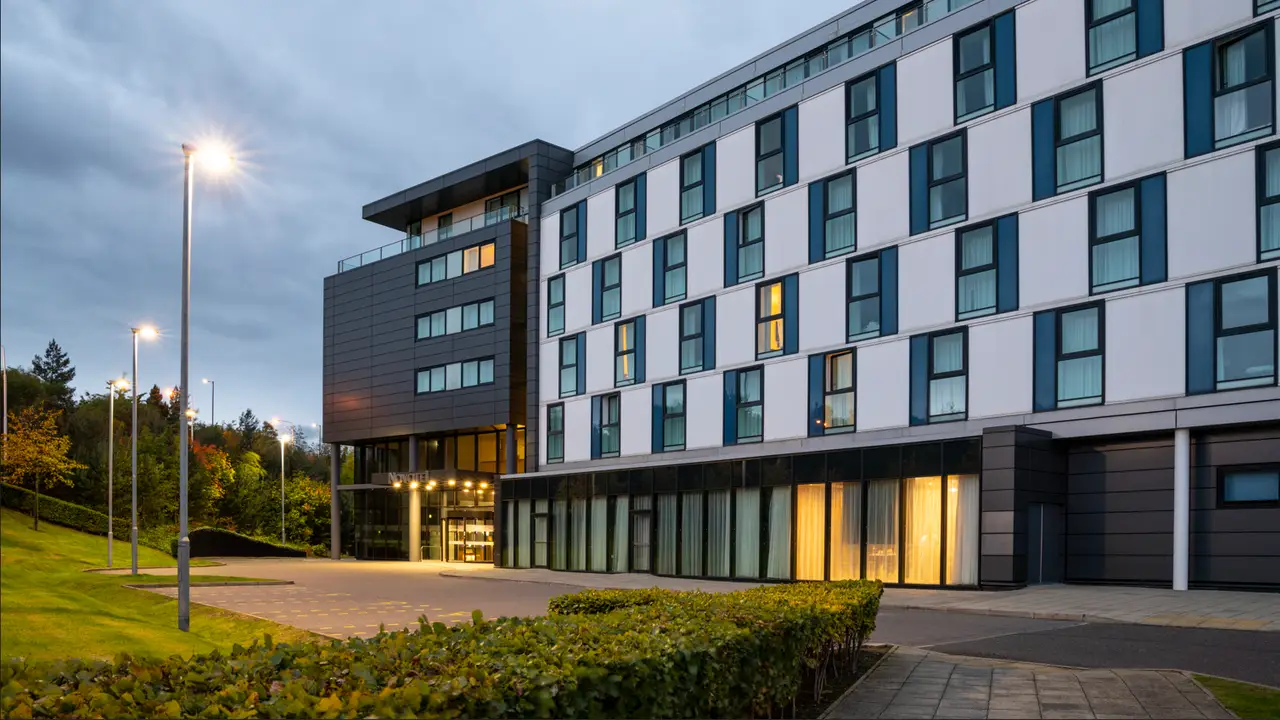 Novotel Edinburgh Park To Edinburgh Airport www.opentable.com