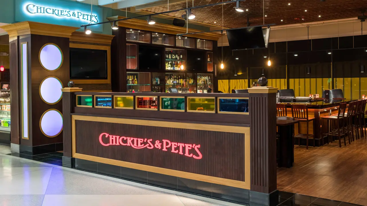 Chickie’s & Pete’s - PHL Airport Terminal E Restaurant - Philadelphia ...