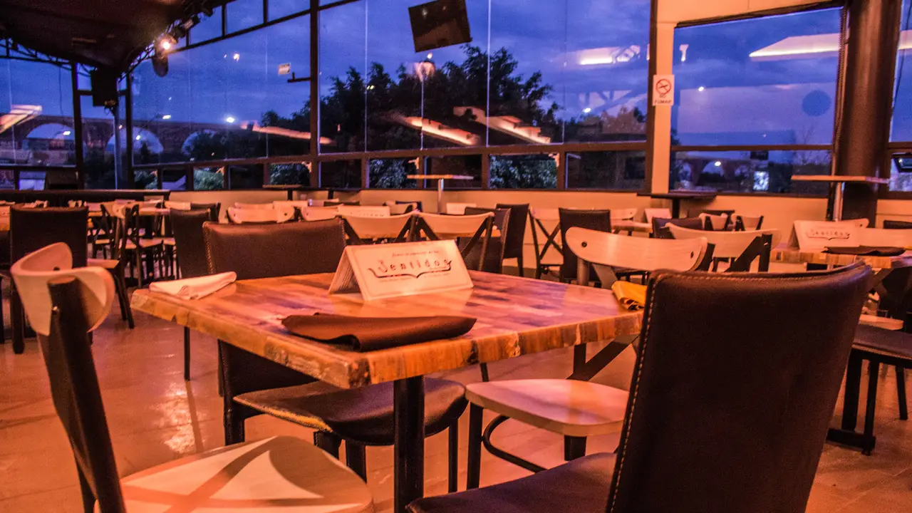 Sentidos Cocina Fusion Gourmet & Live Music Salsa Restaurant