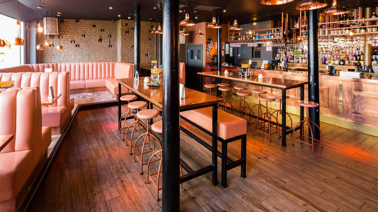 Walrus, Manchester, 