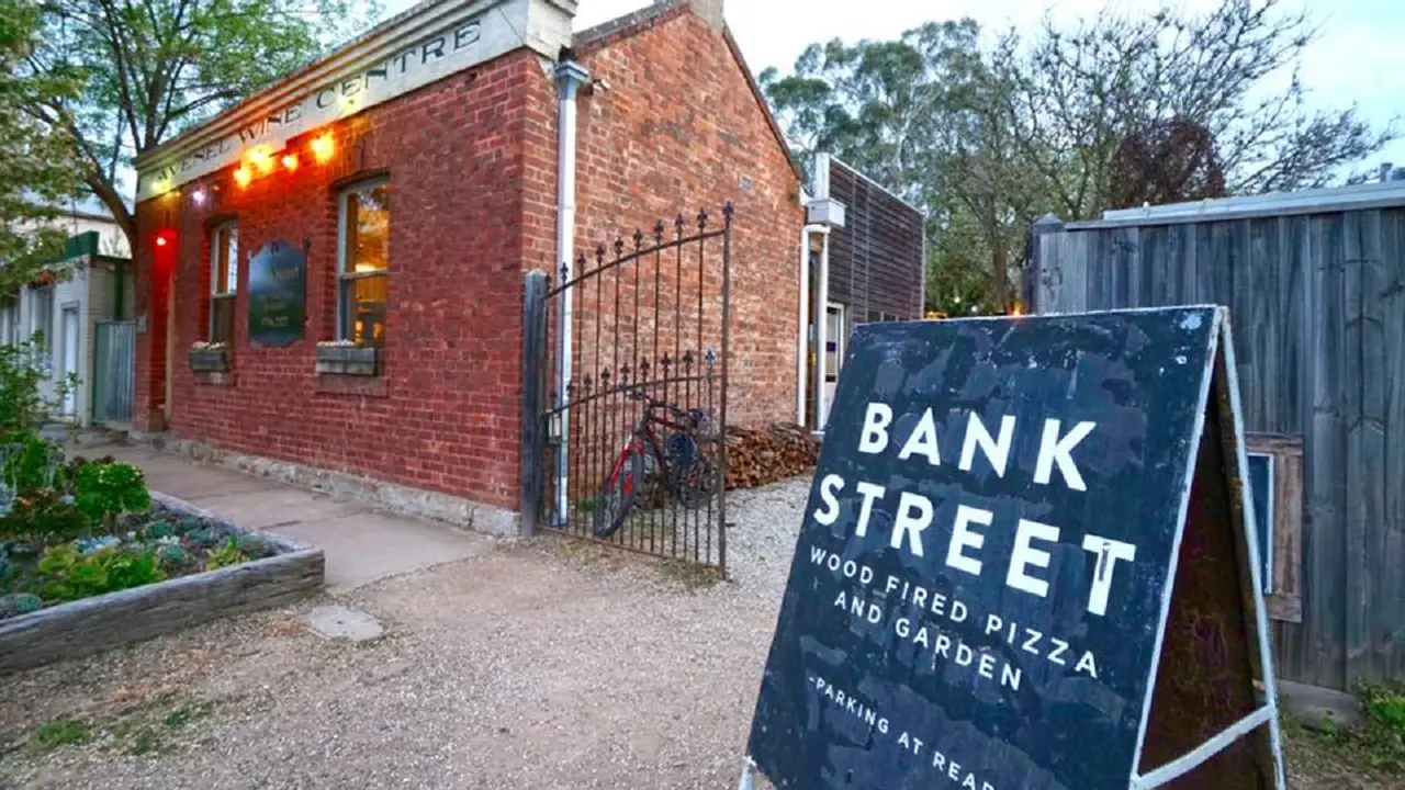 Restaurant Bank Street Wood Fired Pizza & Garden Avenel, , AUVIC