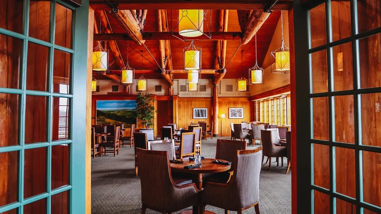 Timbers dining room: a romantic, relaxing space - Timbers at Lied Lodge, Nebraska City, NE