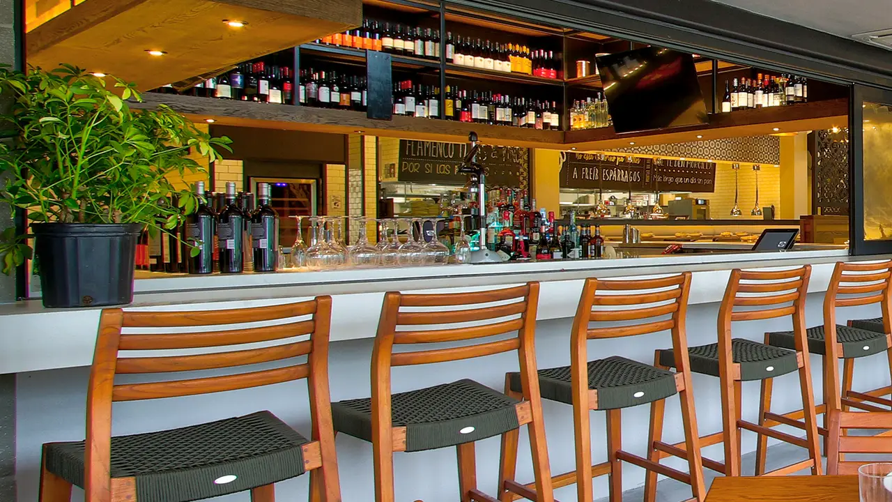 Covered Patio Seating with easy access to the Bar. - Bulla Gastrobar - The Falls, Miami, FL
