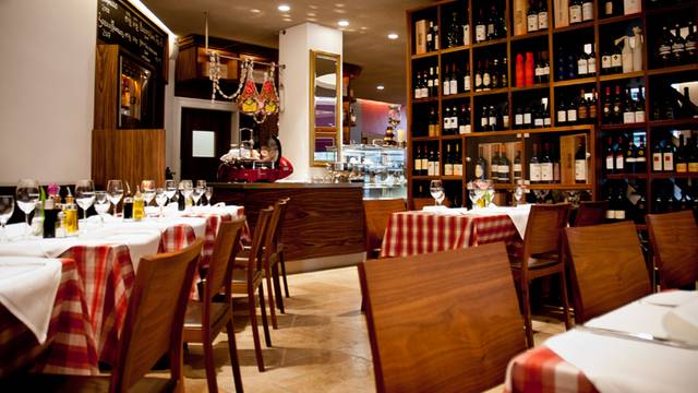 A photo of Vino e Gusto restaurant