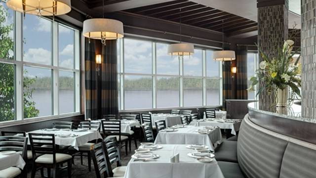 Una foto del restaurante Cavanaugh’s On The River