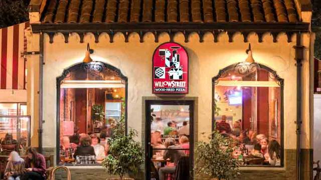 Una foto del restaurante Willow Street Pizza & Taproom - San Jose