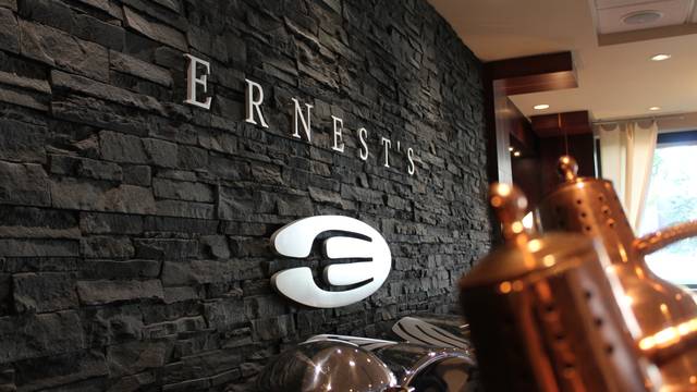 Una foto del ristorante Ernest's at NAIT