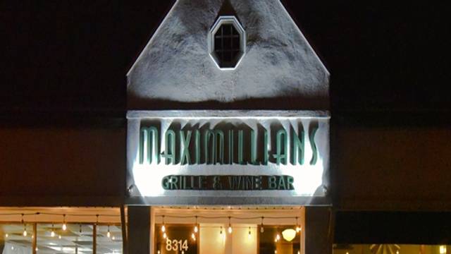 Una foto del restaurante Maximillians Grill & Wine Bar