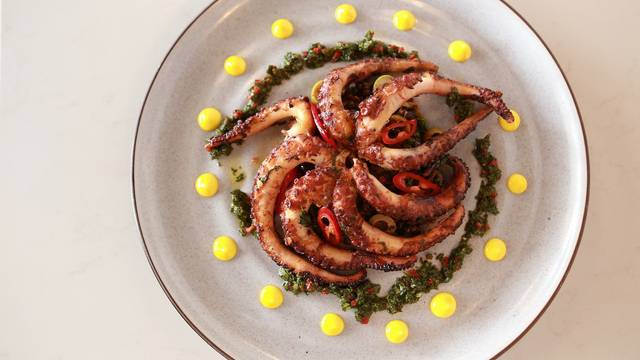 Una foto del ristorante Fishbone Kitchen + Wine Bar