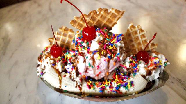 Restaurant Review: Farrell's Ice Cream Parlor - Highlander