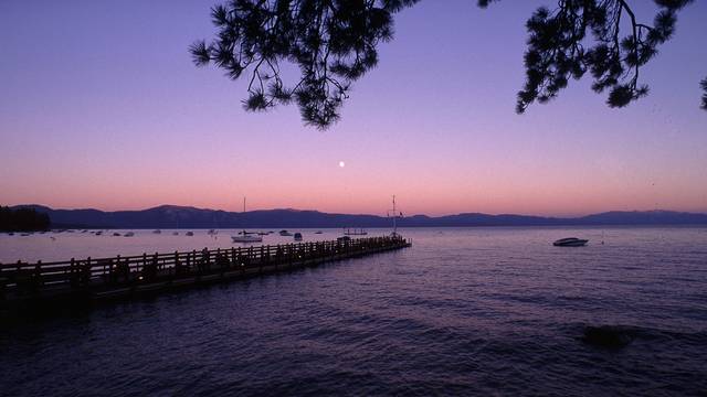 A photo of Gar Woods Grill and Pier Restaurant restaurant