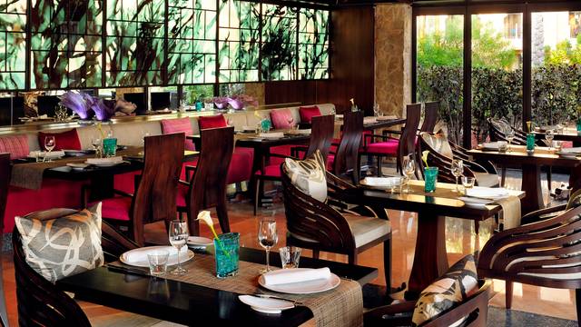 Eauzone One Only Royal Mirage Dubai Restaurant Info Reviews Photos Kayak