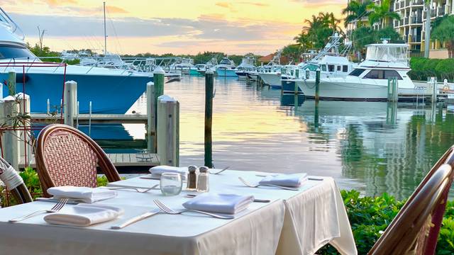 Una foto del restaurante Cafe des Artistes-on the Water