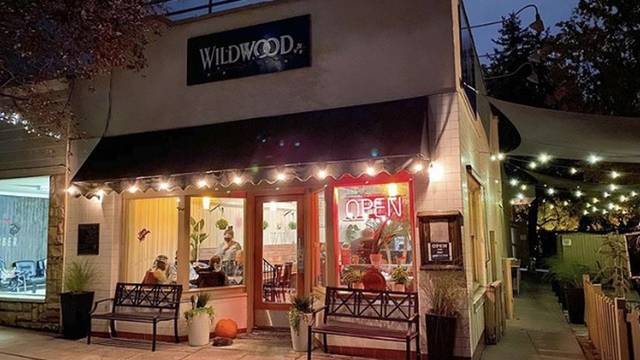 Una foto del restaurante WildWood Restaurant American Restaurant