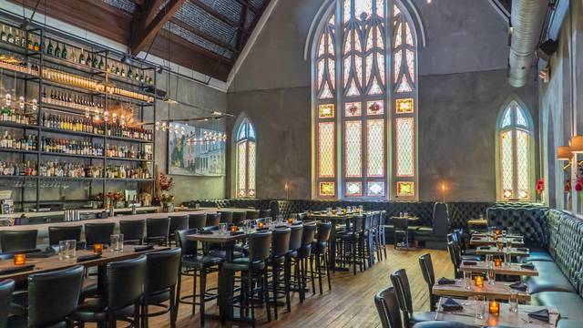 Restaurant on Charleston peninsula opens new raw bar - Charleston Business