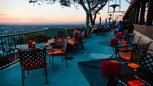 Una foto del restaurante Orange Hill Restaurant