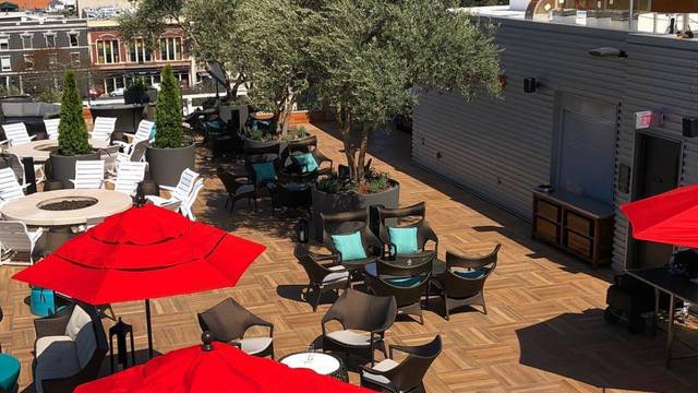 Rooftop Bar Local Pubs With Outside Dining Restaurants Near Tower