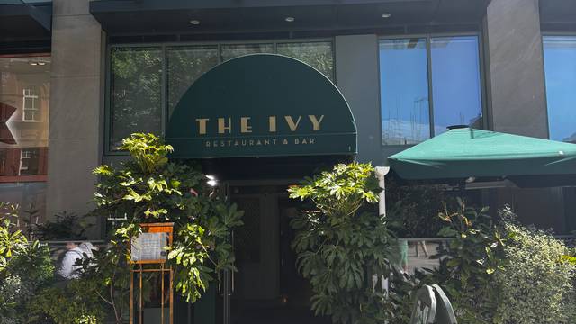 Una foto del restaurante The Ivy Cardiff