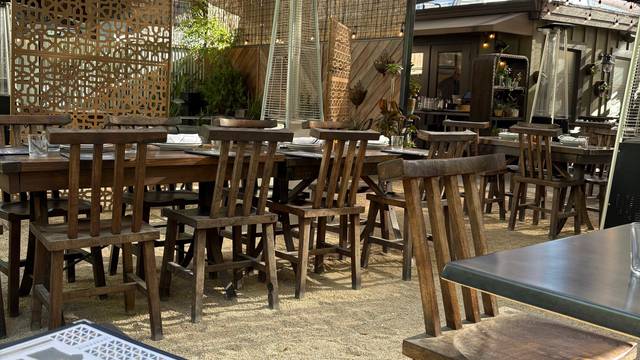 Lo & Behold Bar Kitchen: Unveiling Culinary Delights