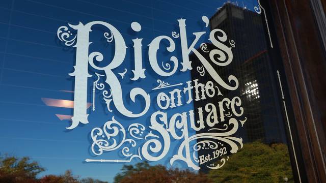 Una foto del restaurante Rick's on the Square