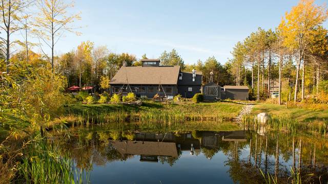 Una foto del restaurante Earth at Hidden Pond