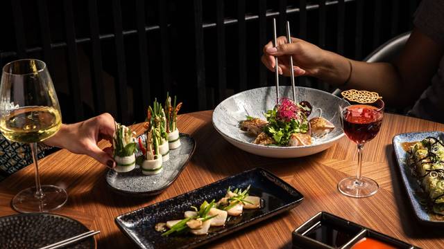 Una foto del restaurante YEZI RESTAURANT & TEAHOUSE